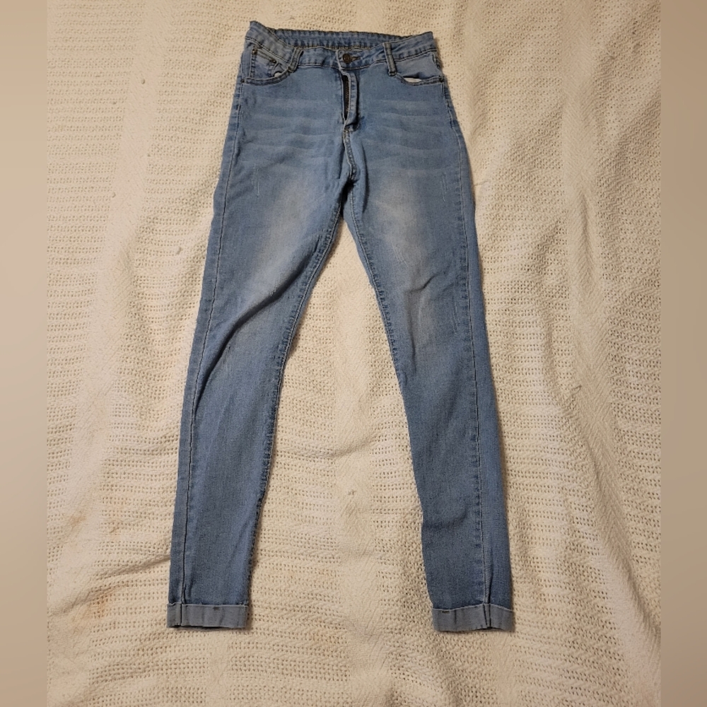 SHEIN LIGHT WASH SKINNY JEANS